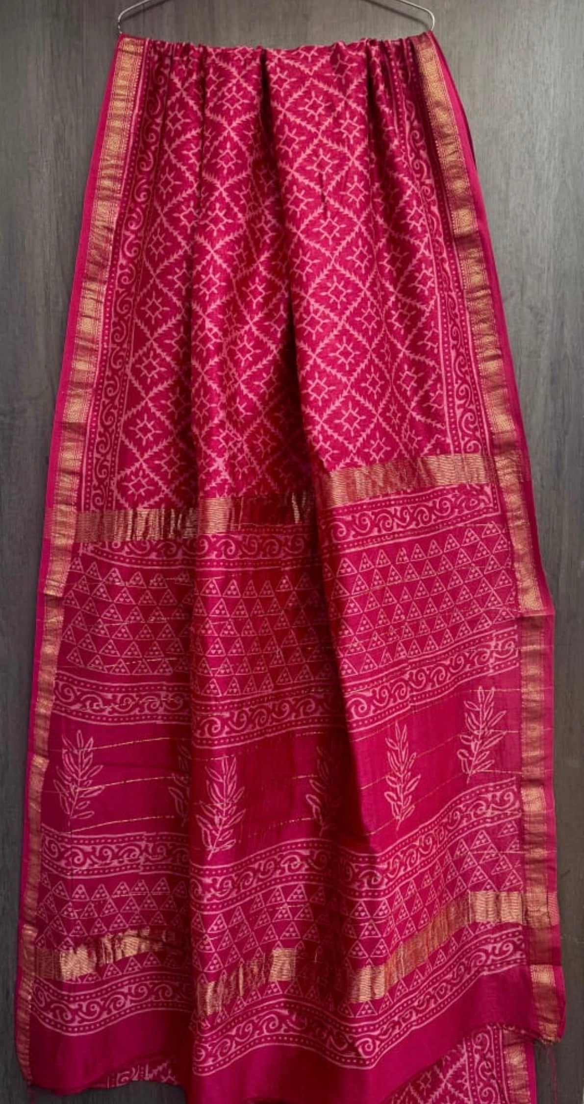 Majenta Maheshwari saree