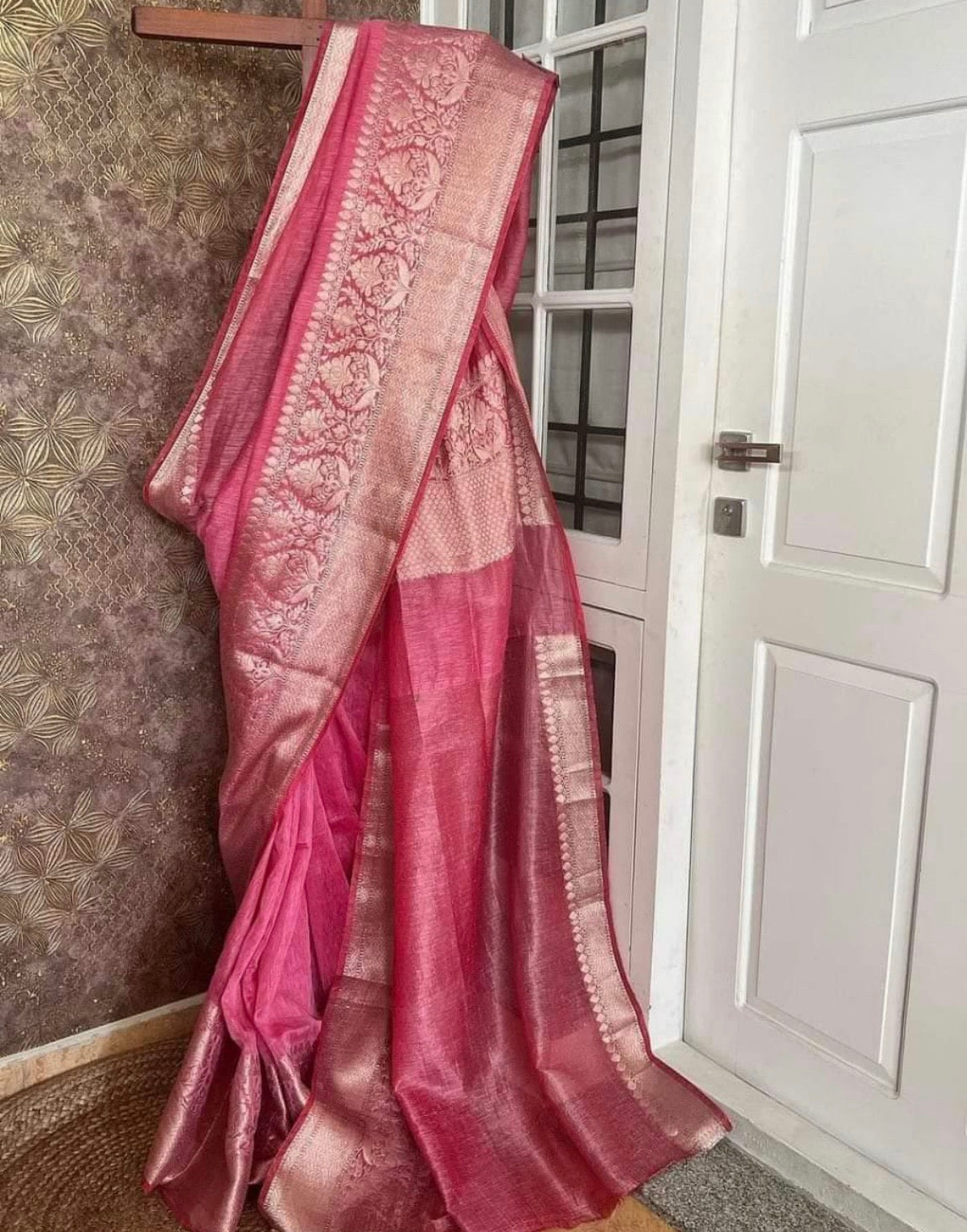 Pink linesaree